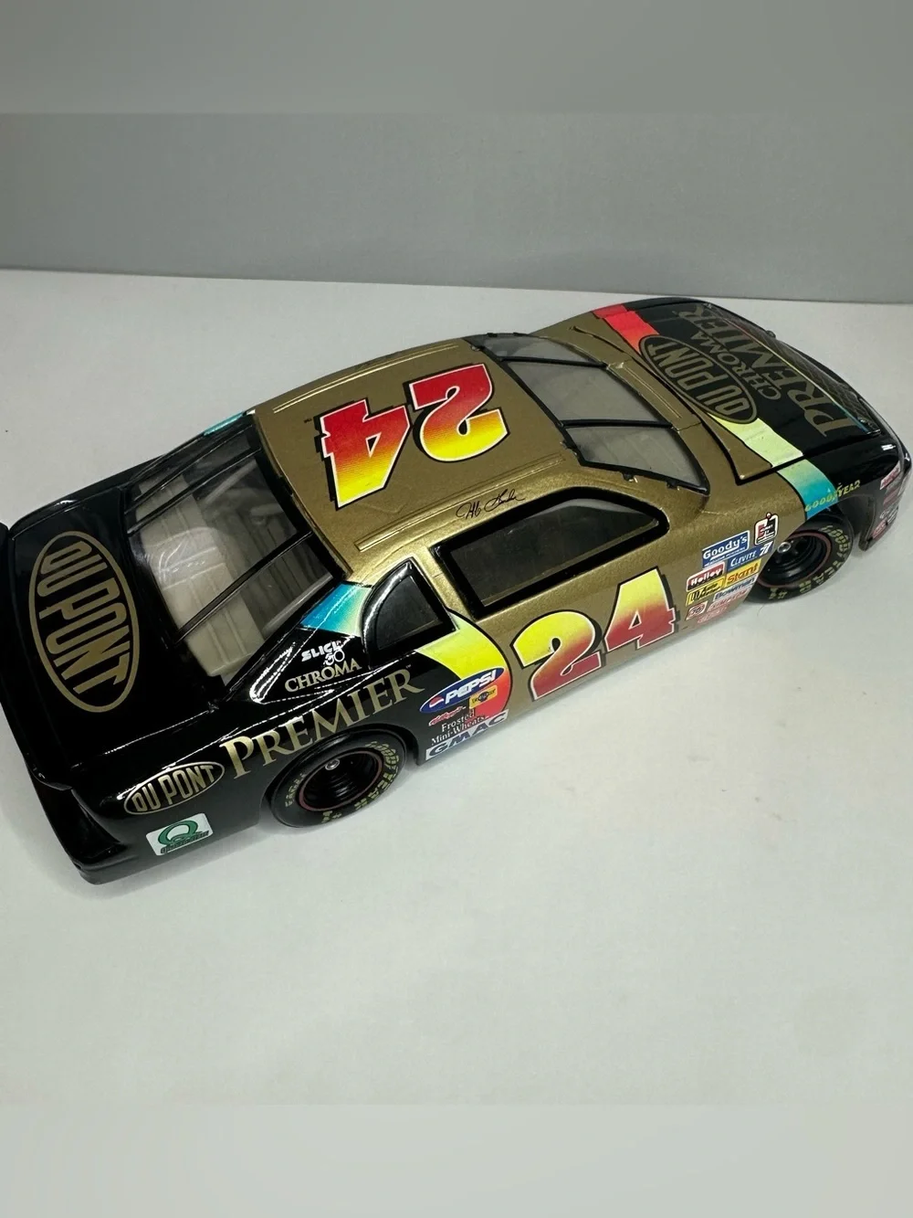 Jeff Gordon #24 DuPont Chroma Premier 1997 Monte Carlo 1:24 Diecast Car